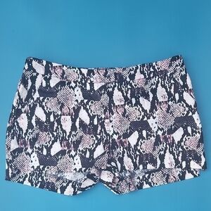 Stylish Women's Patterned Shorts